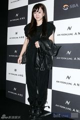 组图：玄英裴瑟琪等众星盛装出席 助阵时装秀