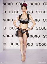 组图：林莉首度内衣秀 突破性感底线