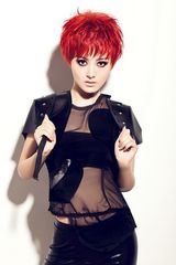 组图：陈廷嘉时尚写真大气凌厉展百变魅力