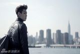 组图：BigBang成员TOP纽约拍写真 尽显时尚达人风范
