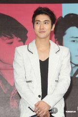 组图：SJ-M台北签唱会 兄弟情深互喂台湾小吃