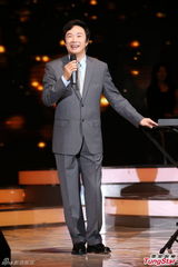 组图：费玉清最终场演唱会 预多陪伴年迈父亲