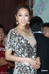 组图：隋棠出席影迷签书会 看淡感情不过情人节