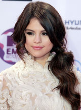 高清图：MTV欧洲音乐大奖 赛琳娜美艳亮相红毯