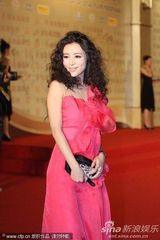 幻灯组图：上海电影节开幕 张静初爆炸头亮相