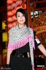 幻灯图：《全城热恋》香港亮灯 刘若英等女星争艳