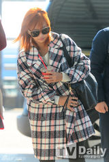 组图：宋智孝成宥利韩智慧便装现身机场赴香港