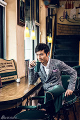 组图：耿乐化身时尚绅士演绎秋装潮流