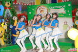 组图：Crayon Pop戴头盔现身握手会 大跳热舞