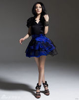 幻灯图：周迅年度封面大盘点 独特魅力成时尚新宠