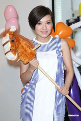 组图：郭采洁超短发引潮流 谈绯闻男友杨佑宁