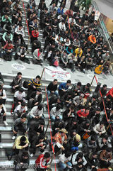 幻灯图集：张杰助阵快男 献唱《微笑》祈福玉树灾区