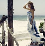 组图：米拉-索维诺封面写真展成熟女人味