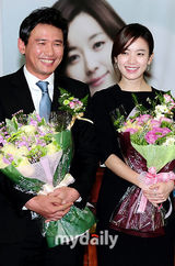 组图：韩孝珠黄正民共同出任韩国税厅宣传大使