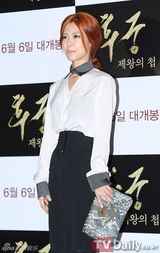 组图：朴诗妍池城等捧场韩片《后宫》试映