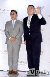 组图：JYJ有天在中与安七炫等贺白智英完婚