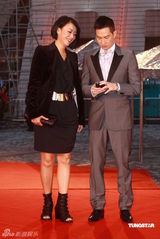 幻灯：香港金像奖颁奖红毯 张家辉霍汶希携手亮相