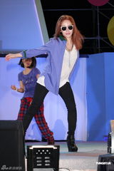 组图：萧亚轩昆凌等港台百位明星同台为公益开唱