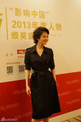 组图：许晴风衣大气抢镜 凭《如梦之梦》获奖