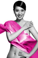 组图：赵铭加盟2011粉红丝带 全裸出镜呼吁女性健康