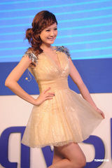 组图：安心亚澄清绯闻自称单身 不敢与林志玲比人气