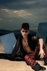 组图：黄征打造迷幻写真 出道十年从容蜕变