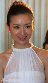 幻灯图：董洁为人母清纯依旧 盛赞老公：他比我优秀 