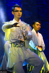 组图：《太极图》秀出东方韵 冯小刚李玉刚观演