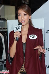 组图：谢婷婷不信母亲整容 曝谢贤做保养