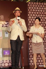 组图：徐子淇疑似走光引媒体狂拍