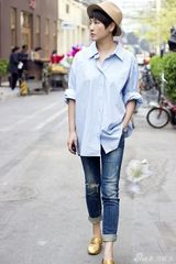 组图：孔琳清新装街拍 玩转英伦学院风