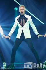 组图：SISTAR《MCountdown》夺冠 女团齐拼大腿