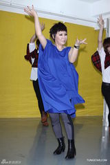 组图：黄小琥彩排秀性感舞技 称遭女同性恋告白