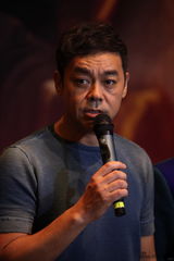 组图：众主创现身《逃出生天》活动现场