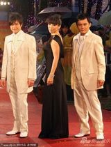 高清组图：金曲奖红毯星光熠熠 那英躲雨不顾形象