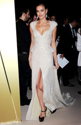 高清图：C罗携女友亮相亲密互动 伊莉娜秀美背