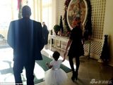 组图：碧昂斯一家白宫赴宴 JayZ吻女儿父爱满满