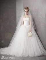 组图：Vera Wang婚纱2012系列 浪漫白色VS甜美粉色