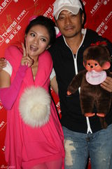 组图：安以轩生日派对众星捧场 扮粉红顽皮豹