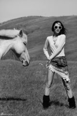 组图：青年演员韩晓拍摄率性自然写真 