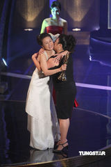 组图：金钟奖现场林美秀荣膺迷你剧集女主角