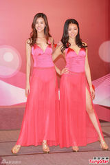 组图：中华小姐薄纱贴身秀曲线 高开叉露长腿