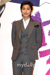 幻灯图：崔贞媛美艳红裙出席SBS新剧发布会