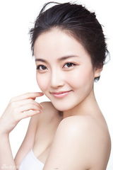 组图：吴思凡夏日写真模样清纯可爱