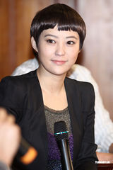 组图：毕晓海送郝蕾“第五张画” 祝“妈妈”骑金马