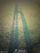 组图：微镜头下的小小志 呆萌可爱完胜童颜老爸