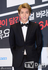 组图：EXO打造真人秀节目 帅气亮相卖萌耍宝