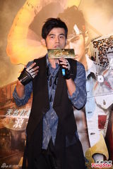 组图：周杰伦《天台》邀曾志伟纳豆柯有伦宣传