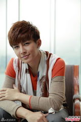 组图：炎亚轮精美写真 享受刻骨铭心恋爱