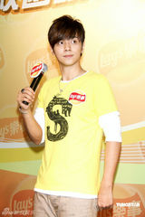 幻灯：罗志祥出席活动 撇清和李毓芬关系